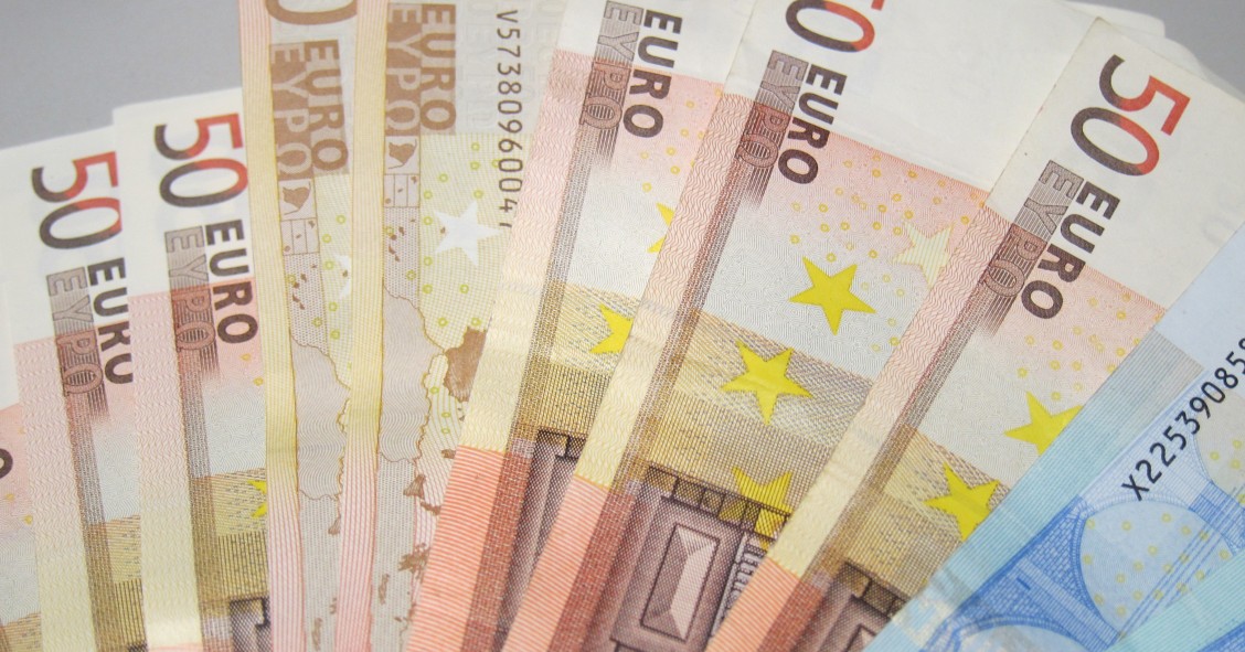 Archivo - Billetes de euro, dinero