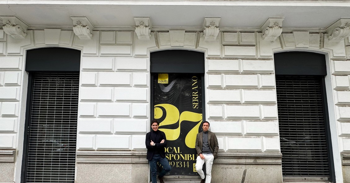 Pablo López, CEO de Silbon junto a Juan Jurado COO de Silbon en el exterior de la tienda de Serrano