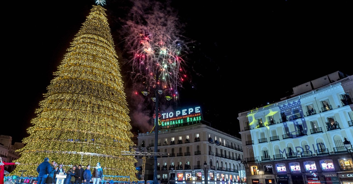 El espíritu de la Navidad inunda cada esquina de Madrid y se convierte en un reclamo para los turistas.
