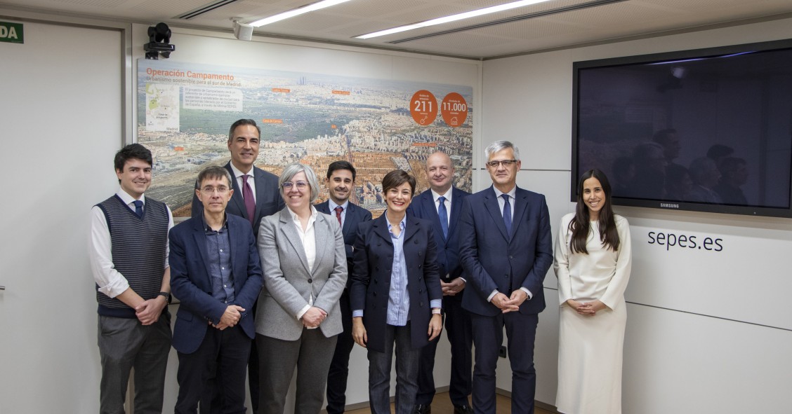 La ministra de Vivienda, Isabel Rodríguez, durante su visita al Sepes.