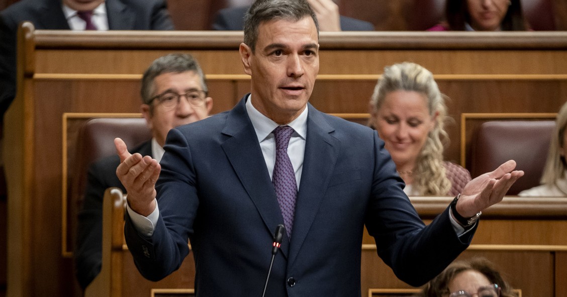 El presidente del Gobierno, Pedro Sánchez, interviene durante la sesión plenaria en el Congreso de los Diputados, a 21 de febrero de 2024, en Madrid (España). 