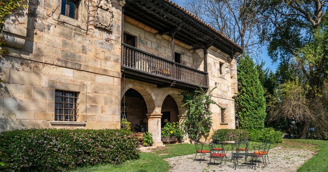 Fachada del caserón en venta