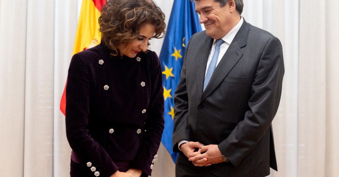 El ministro de Transformación Digital y Función Pública, José Luis Escrivá, y la vicepresidenta primera y ministra de Hacienda, María Jesús Montero.