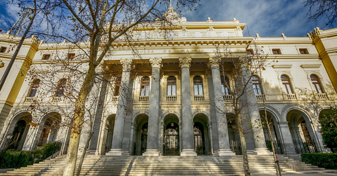 Archivo - Fachada exterior del Palacio de la Bolsa de Madrid
