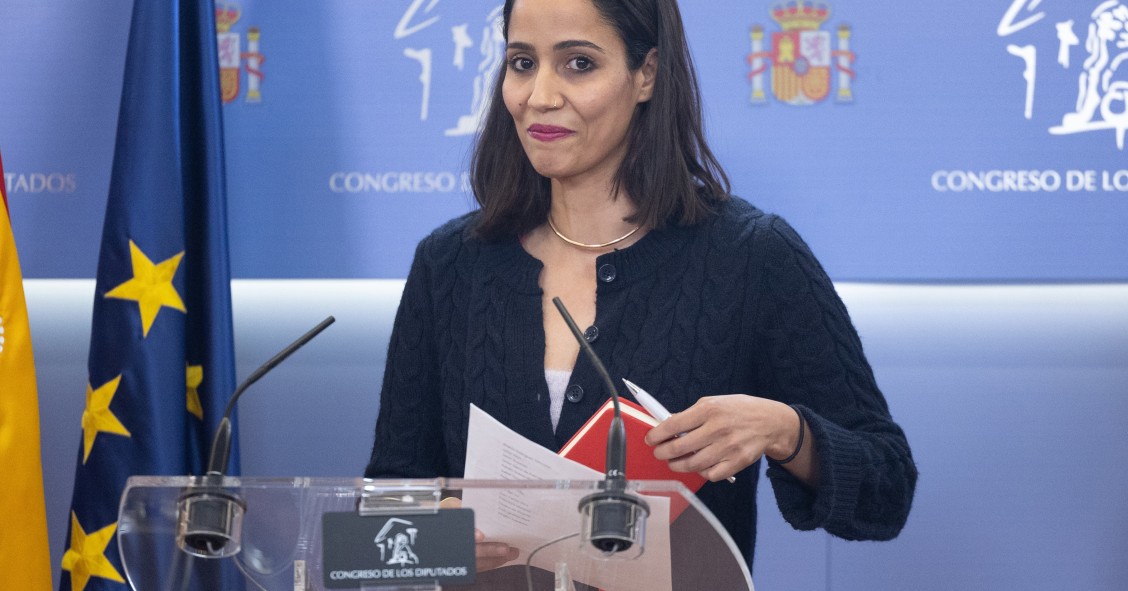 La diputada de Sumar Tesh Sidi durante una rueda de prensa de Sumar, en el Congreso de los Diputados, a 13 de marzo de 2024, en Madrid (España). 