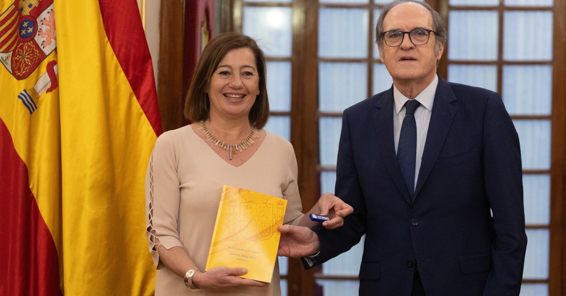 El Defensor del Pueblo, Ángel Gabilondo, ha entregado el Informe Anual de 2023 a la presidenta del Congreso, Francina Armengol, en el Salón de Pasos Perdidos, a 22 de marzo de 2024, en Madrid (España).