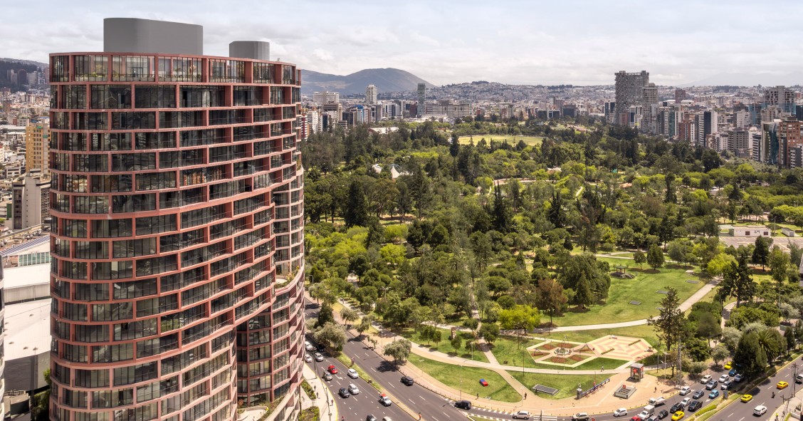 La Torre EPIQ se sitúa junto al parque de La Carolina, en pleno centro de la ciudad de Quito.