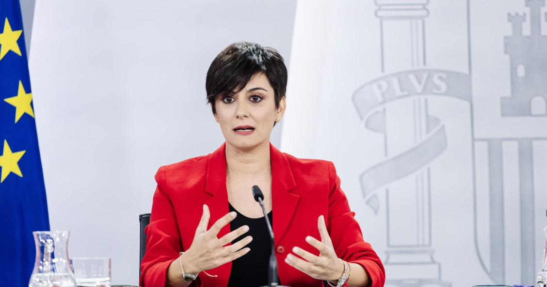 La ministra de Vivienda y Agenda Urbana, Isabel Rodríguez, durante una rueda de prensa posterior a la reunión del Consejo de Ministros, a 9 de abril de 2024, en Madrid (España). 
