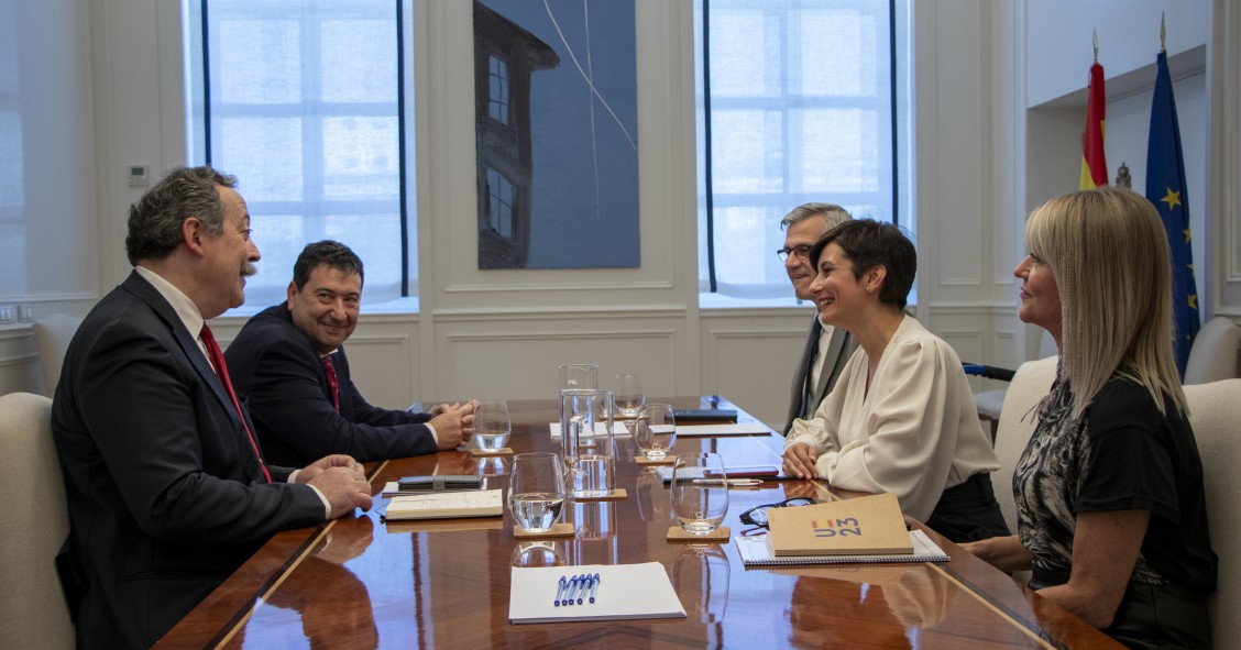 La ministra de Vivienda y Agenda Urbana, Isabel Rodríguez, durante un encuentro con los representantes de la Confederación Española de Asociaciones de Fabricantes de Productos de Construcción (Cepco). En Madrid, a 16 de abril de 2024.