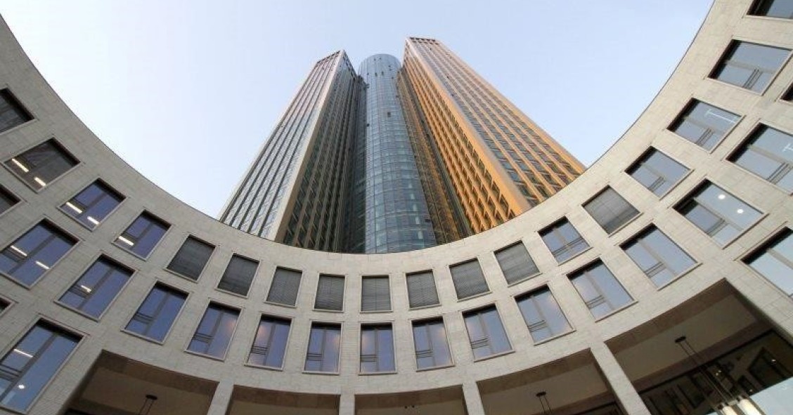 Archivo - Una de las torres construidas por Hochtief en Frankfurt