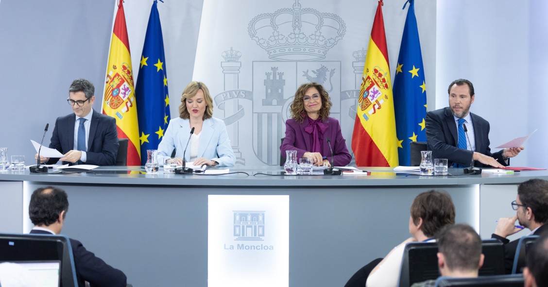 (I-D) El ministro de la Presidencia, Justicia y Relaciones con las Cortes, Félix Bolaños; la ministra de Educación y Formación Profesional, Pilar Alegría; la vicepresidenta cuarta y ministra de Hacienda, María Jesús Montero y el ministro de Transportes y 