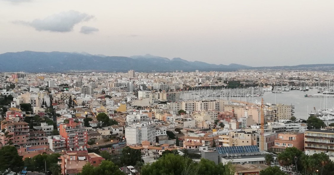 Archivo - Bloques de pisos en Palma.