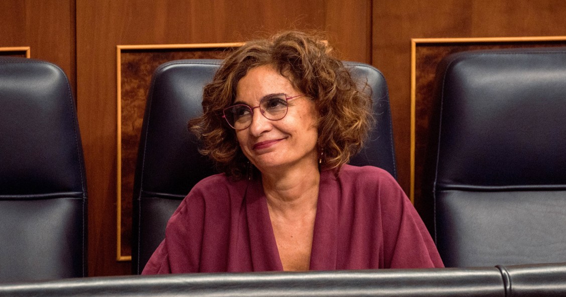 Archivo - La vicepresidenta primera y ministra de Hacienda, María Jesús Montero