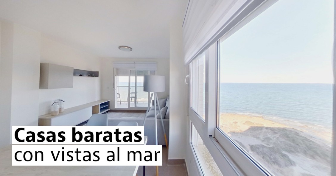 Casas económicas en la costa