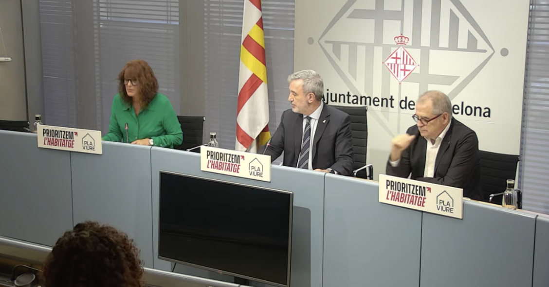 Barcelona eliminará los pisos turísticos de la ciudad en cinco años para ‘recuperar’ 10.000 viviendas
