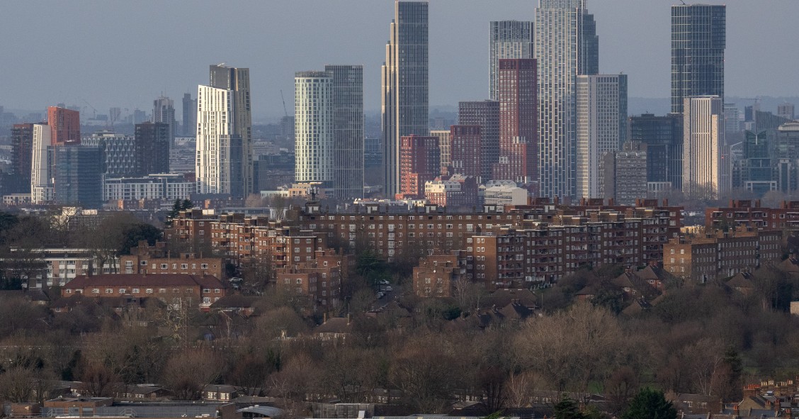 Vistas de Londres con las Torres Vauxhall al fondo