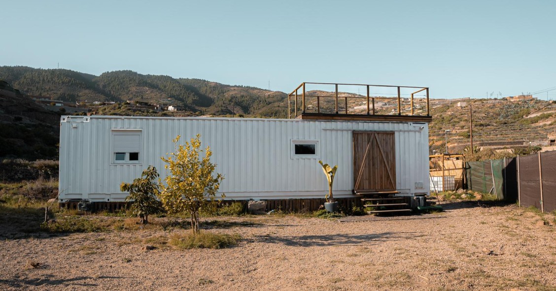 From 'cleaning dishes in London' to building his own home in a shipping container for less than 20,000 euros.