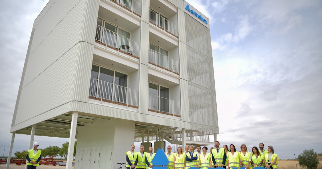 La ministra Isabel Rodríguez visita la empresa Anro en Tomelloso (Ciudad Real).