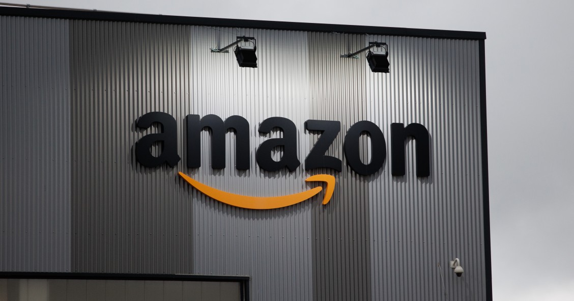 Archivo - Un centro logístico de Amazon, en Madrid (España)