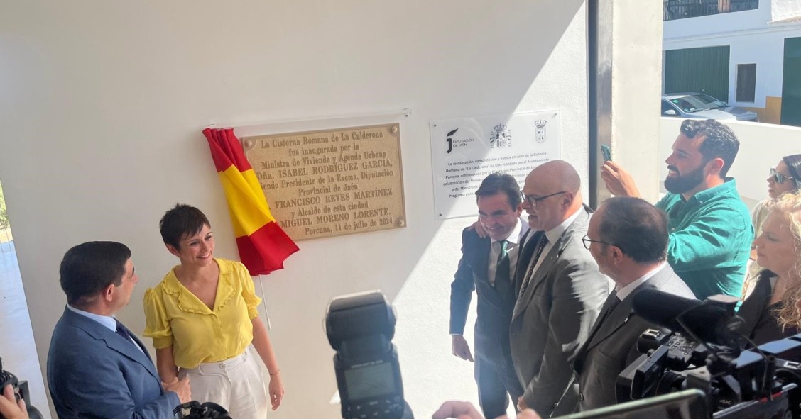 Isabel Rodríguez durante la inauguración de la cisterna de La Calderona (Jaén).