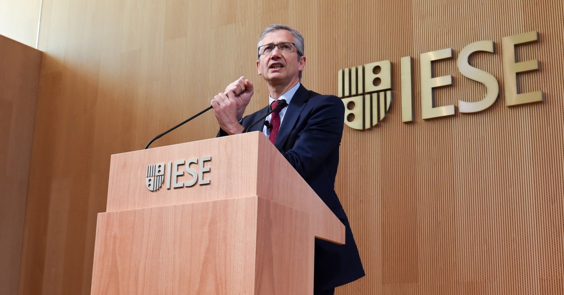 Archivo - El exgobernador del Banco de España Pablo Hernández de Cos interviene durante la primera jornada de la 19º edición del IESE Banking, en Madrid, el pasado 16 de mayo. 