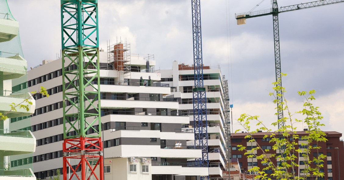 Edificación de viviendas, a 20 de junio de 2024, en Tres Cantos, Madrid (España).