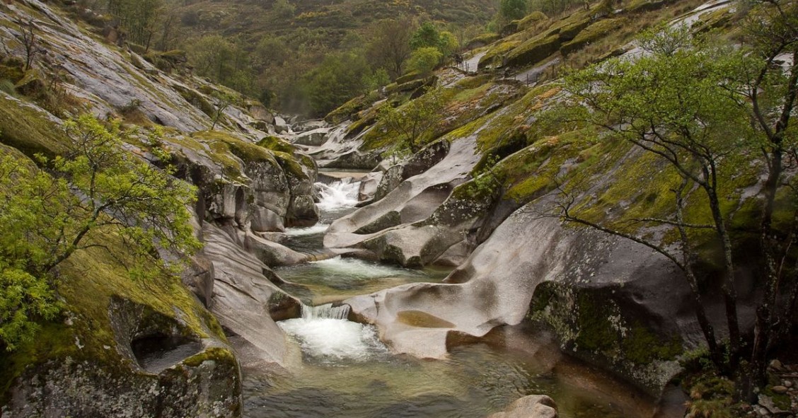 El pueblo más pintoresco de Cáceres, repleto de piscinas naturales