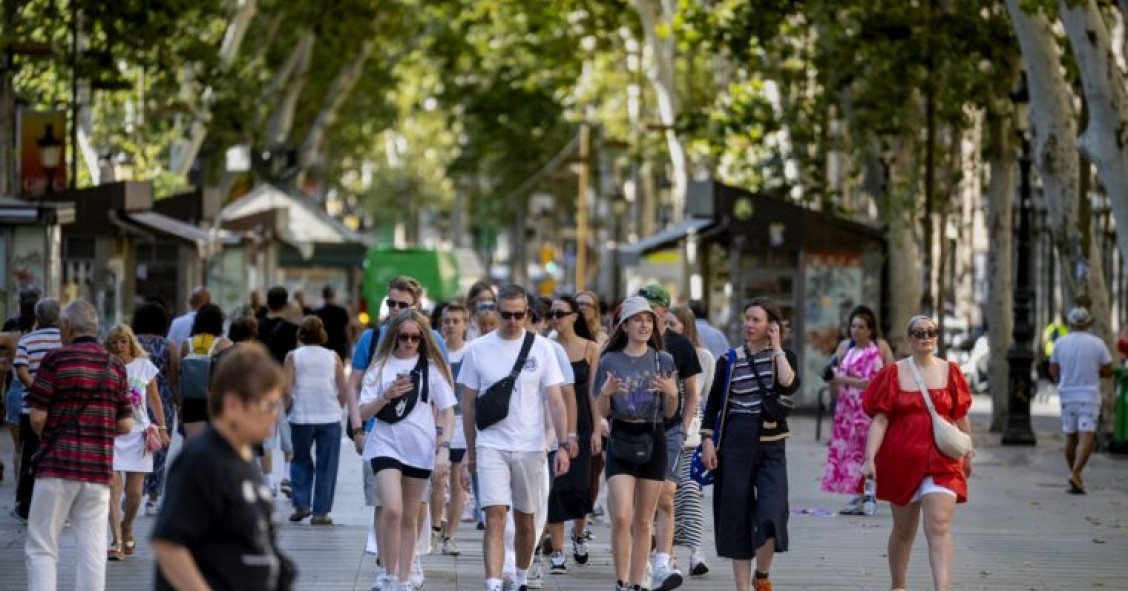 Barcelona frena el crecimiento comercial de La Rambla: suspende las nuevas licencias hasta 2027