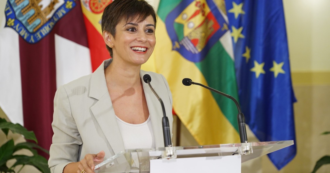 La ministra de Vivienda, Isabel Rodríguez participa en Logroño en la firma de un convenio para ampliar el teatro Bretón