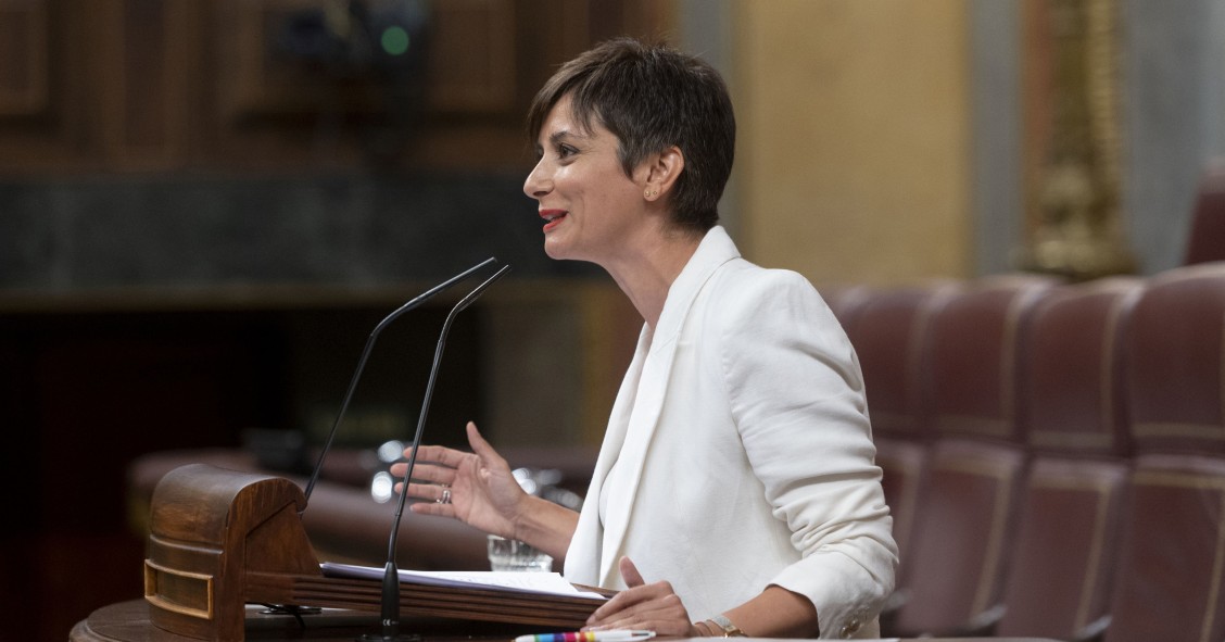 La ministra de Vivienda, Isabel Rodríguez, interviene durante una sesión plenaria, en el Congreso de los Diputados