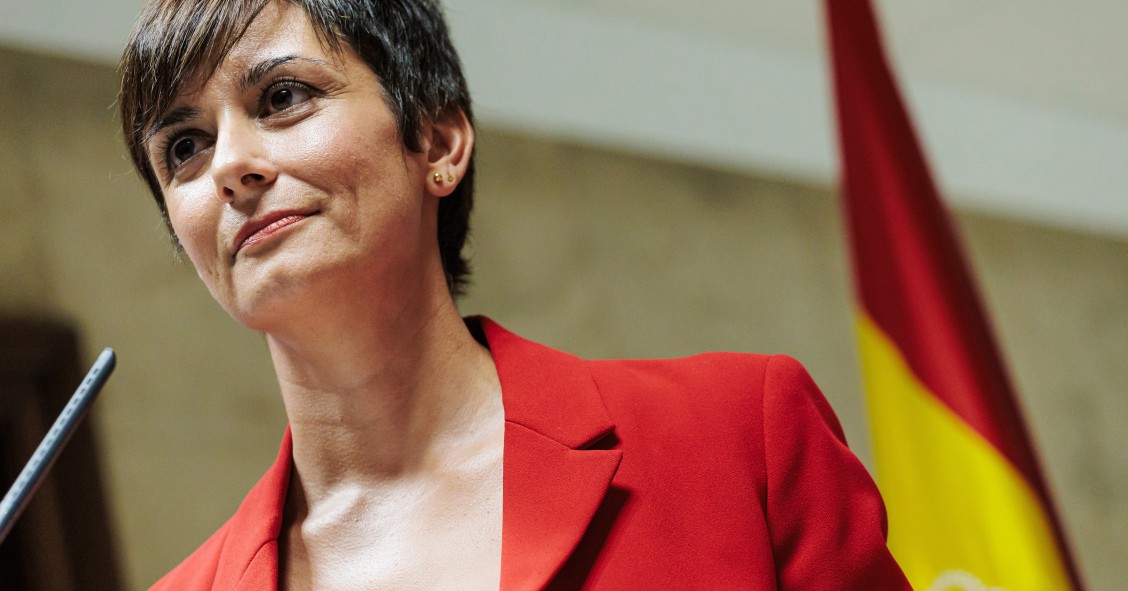 La ministra de Vivienda y Agenda Urbana, Isabel Rodríguez, durante una rueda de prensa tras una reunión, en la sede del Ministerio de Vivienda y Agenda Urbana, a 26 de septiembre de 2024, en Madrid (España). 