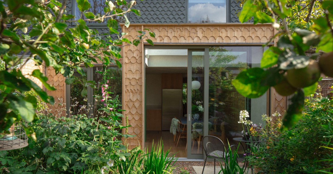 La empresa The DHaus Company ha llevado a cabo la ampliación de Gingerbread House, una vivienda de los años 60 en el barrio londinense de Muswell Hill.