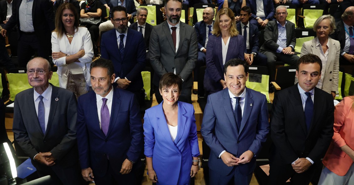 Autoridades en el Congreso Nacional de la Vivienda de APCE