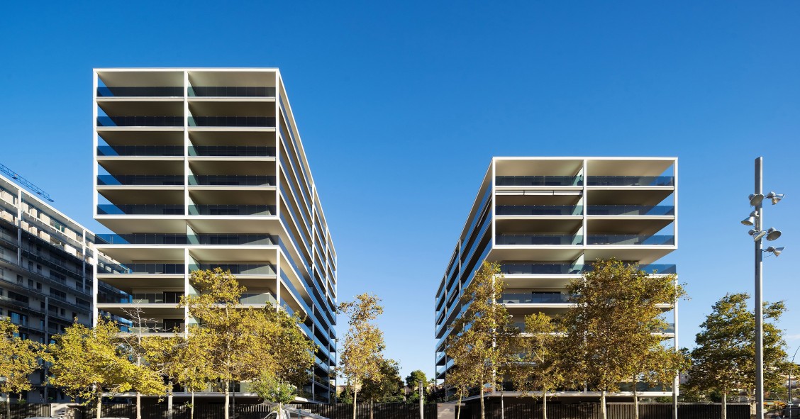 Los dos edificios de la promoción Patmos, en Vilanova i la Geltrú (Barcelona)