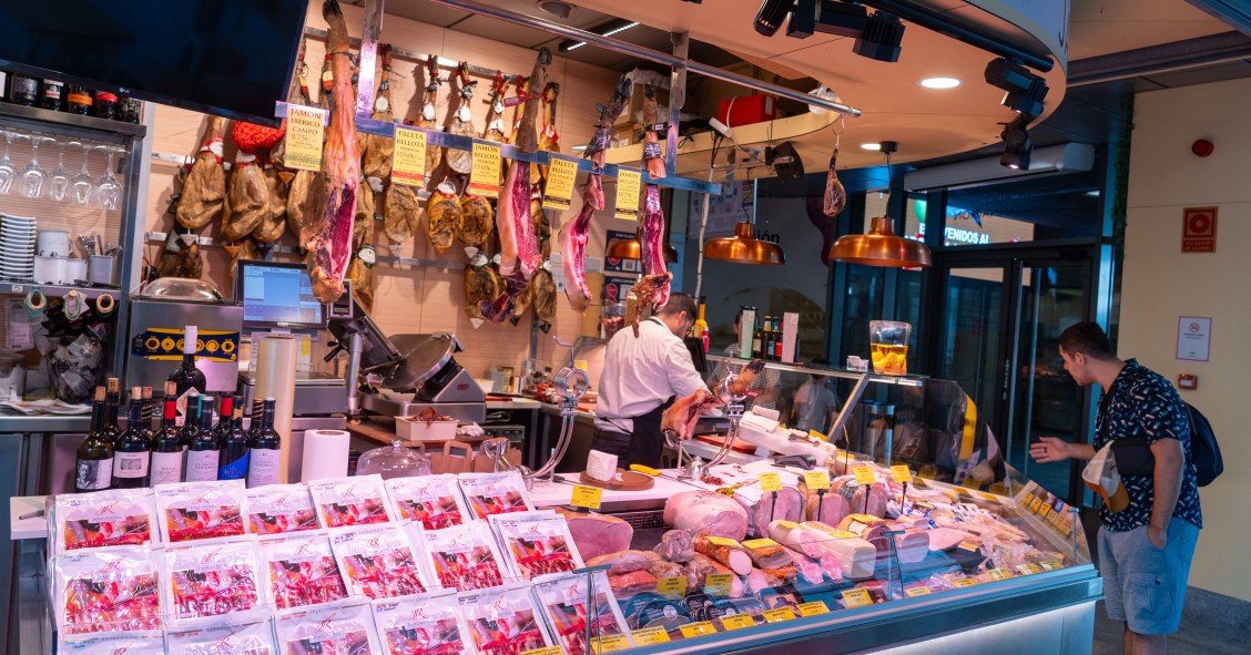 Puestos de alimentos en un mercado