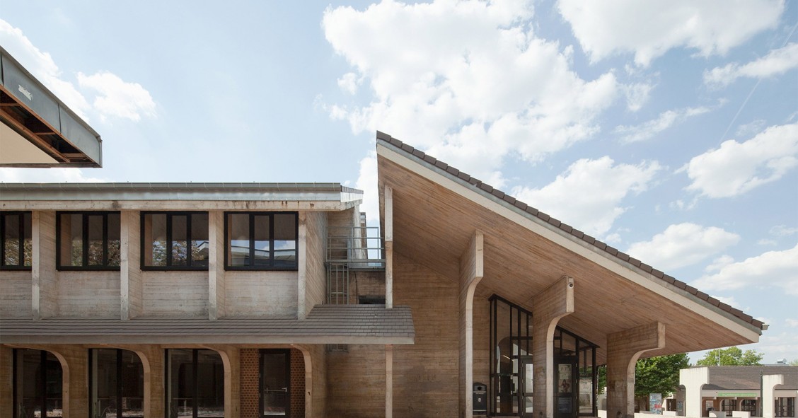 El estudio de arquitectura Archipelago ha transformado una antigua oficina de correos, originalmente diseñada por André Jacqman, en un centro de aprendizaje.