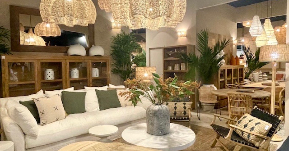 Las lámparas de gran tamaño y de fibras naturales siguen siendo tendencia.