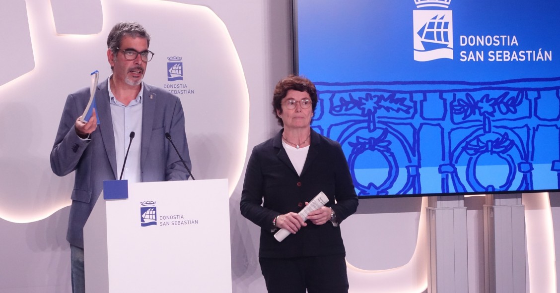 El alcalde de San Sebastián, Eneko Goia, y la concejala de Planificación Urbanística, Nekane Arzallus