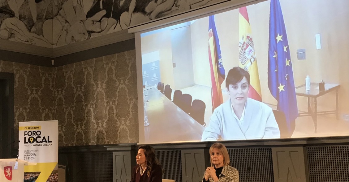 IV reunión del Foro Local para la Agenda Urbana, a la que ha asistido en 'streaming' desde Valencia, la ministra del ramo, Isabel Rodríguez, y presencial la presidenta FEMP), María José García Pelayo; y la alcaldesa de Zaragoza, Natalia Chueca