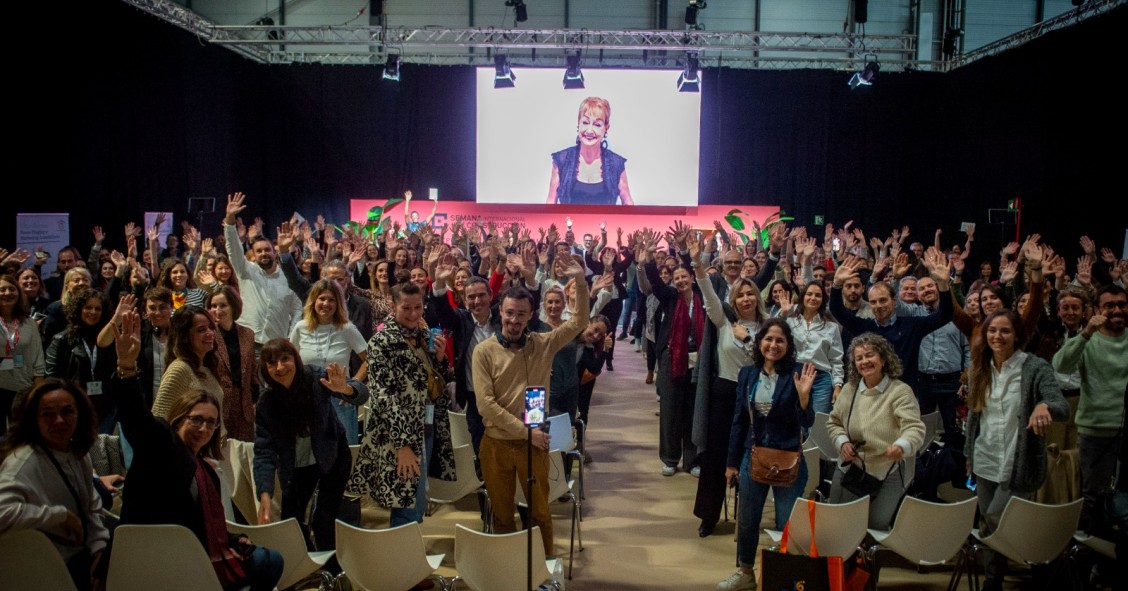 Asistentes saludando a Barbara Swart, creadora del 'home staging'