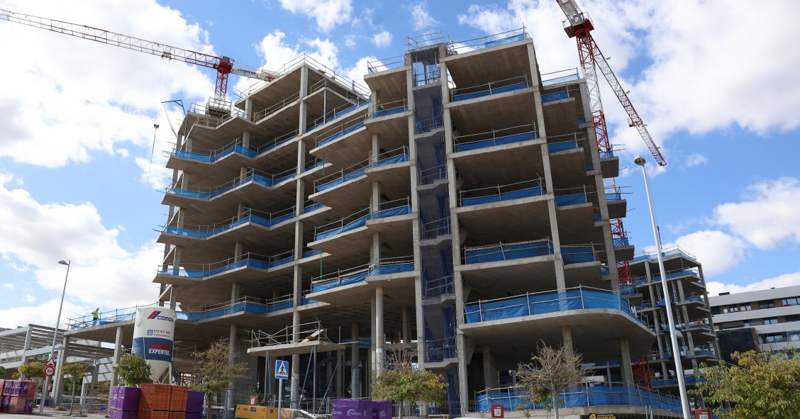 Archivo - Foto de recurso de viviendas en construcción. 