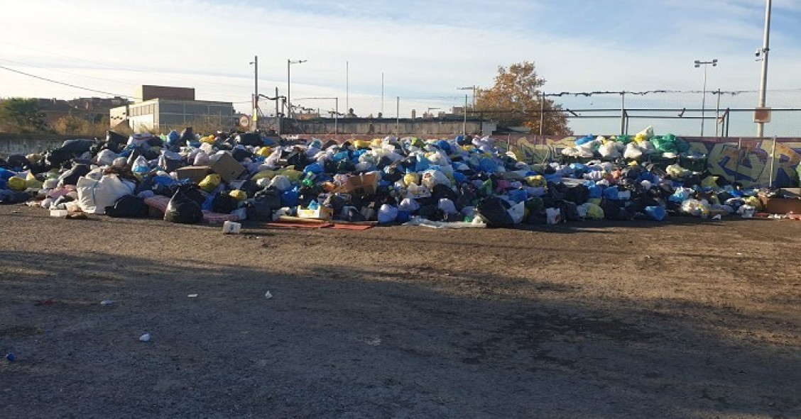 Basuras sin recoger en L'Arboç (Tarragona).
