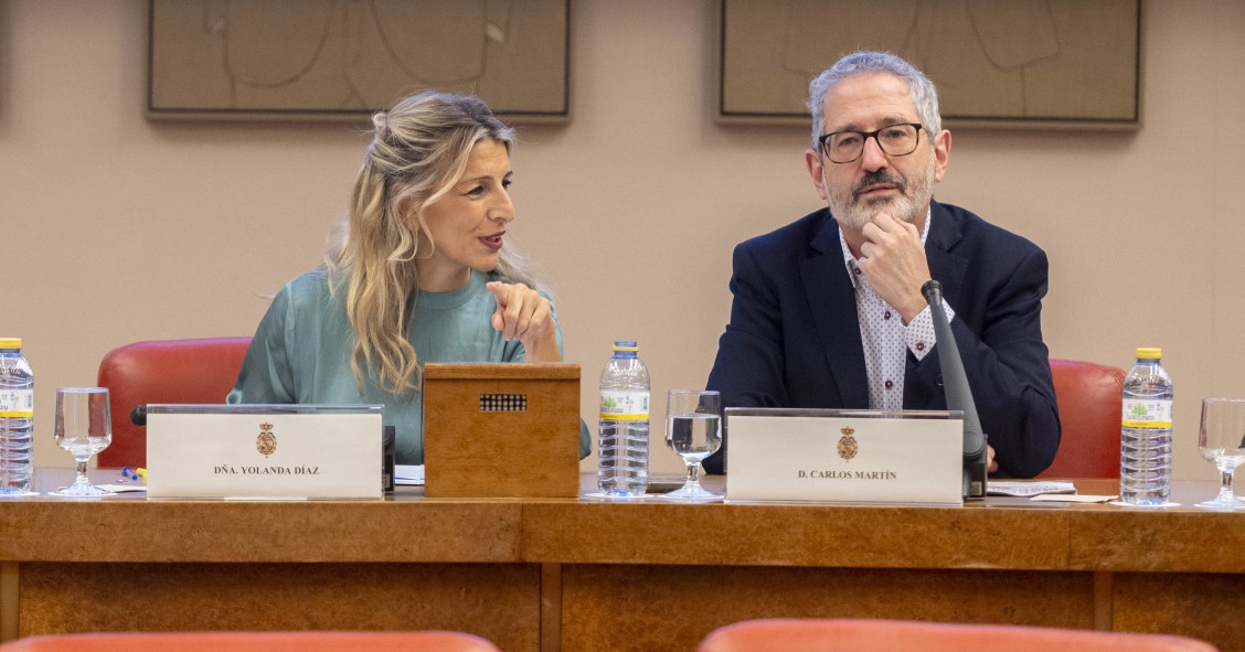 La vicepresidenta del Gobierno y ministra de Trabajo, Yolanda Díaz, y el portavoz económico de Sumar, Carlos Martín