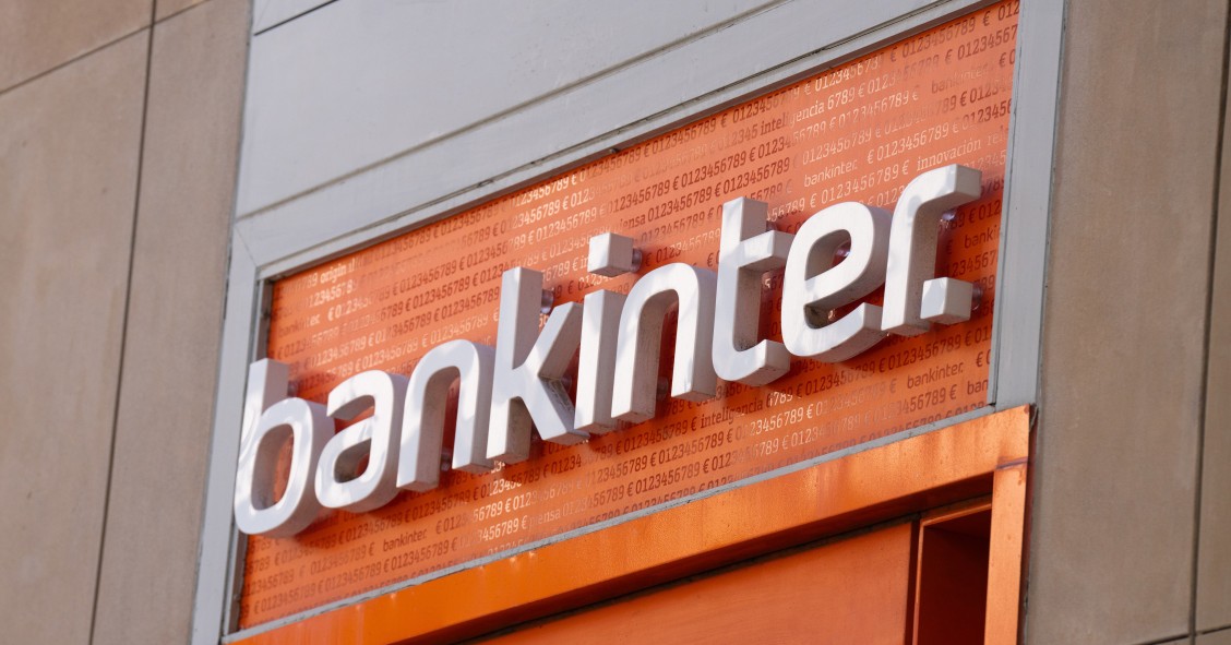 Archivo - Fachada del banco Bankinter, a 4 de octubre de 2024, en Barcelona, Catalunya (España). 