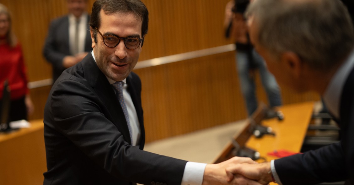 El ministro de Economía, Comercio y Empresa, Carlos Cuerpo, llega a la Comisión Mixta para la Unión Europea, en el Congreso de los Diputados, a 17 de diciembre de 2024, en Madrid (España).