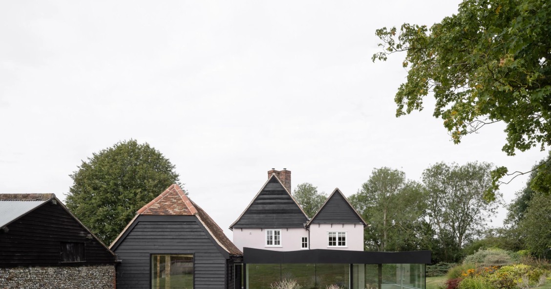 Flint Farm está diseñada por Will Gamble Architects y se ubica en el pintoresco pueblo de Therfield, en el norte de Hertfordshire.