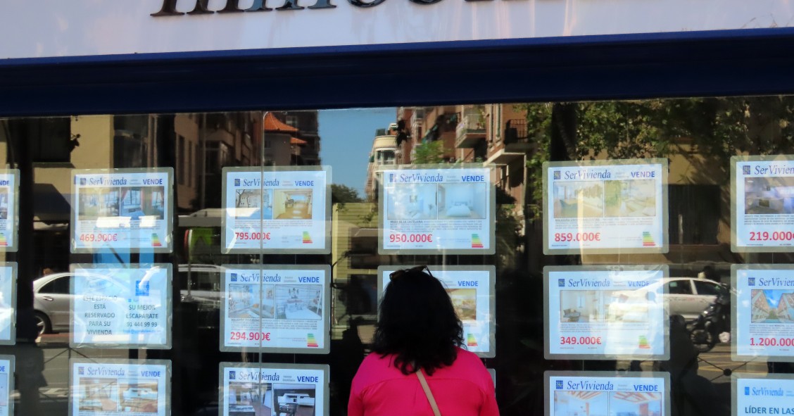Exterior de una agencia inmobiliaria