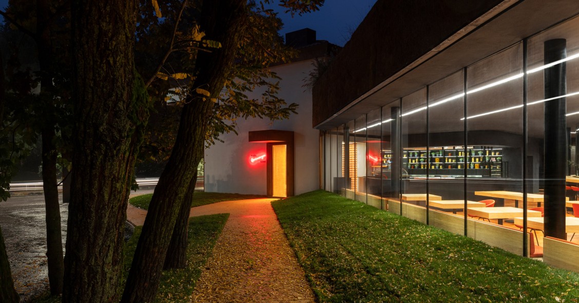 El restaurante Quisimangia se sitúa en Parma, Italia, bajo un proyecto diseñado por el estudio Carlo Ratti Associati (CRA).