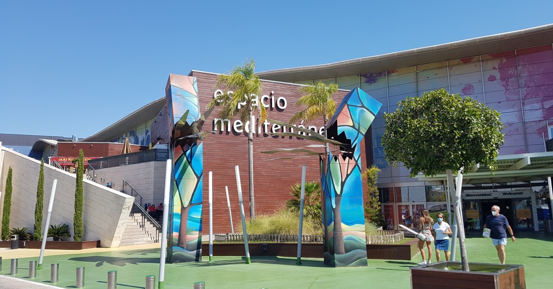 Lighthouse negocia la compra de su quinto centro comercial en España en tres años