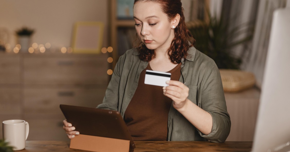 ¿Se puede devolver un pago con tarjeta por internet?